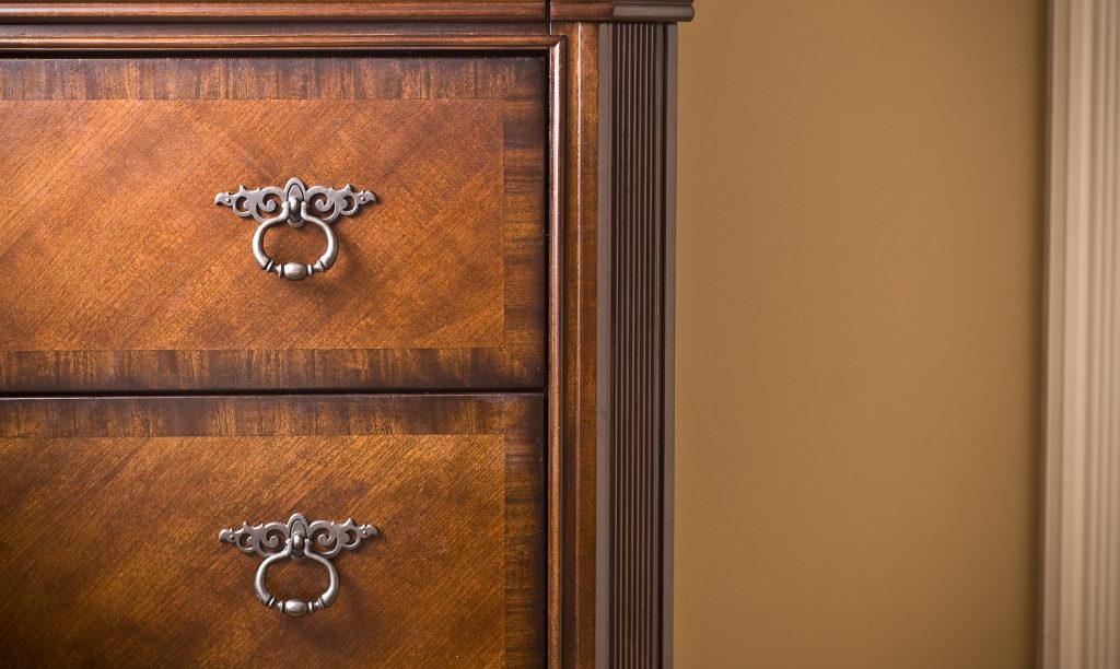 How to Paint a Dresser to Make It Look New Again?