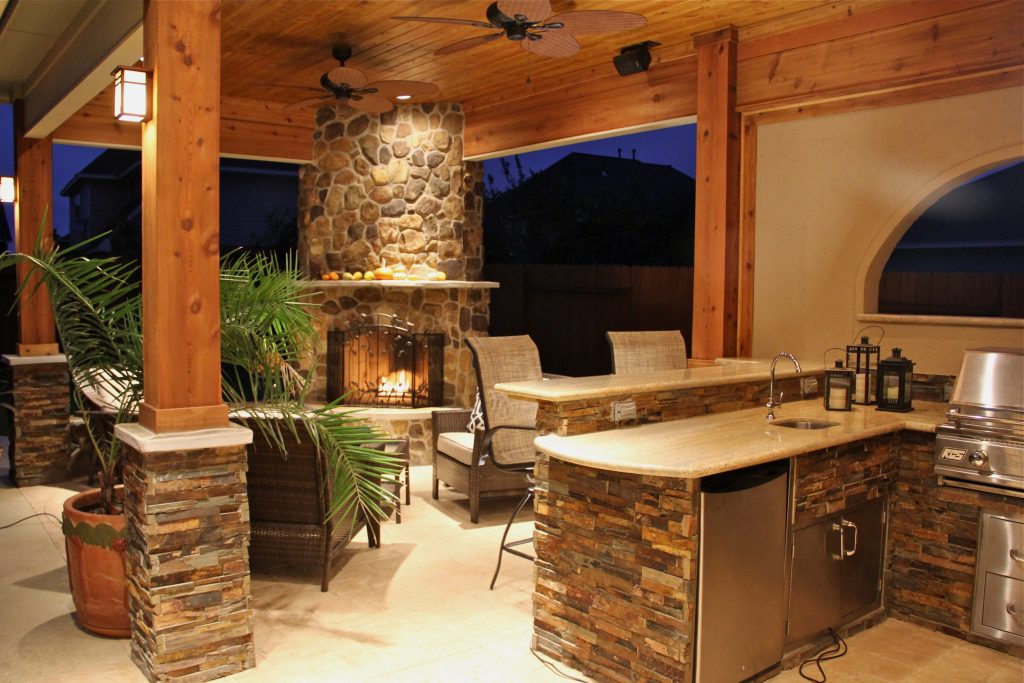 Custom Kitchen Cabinets for Your Outdoor Kitchen