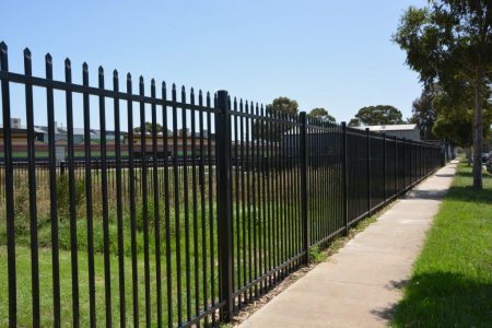 Fences and Enclosures: A Matter of Savoir-Faire