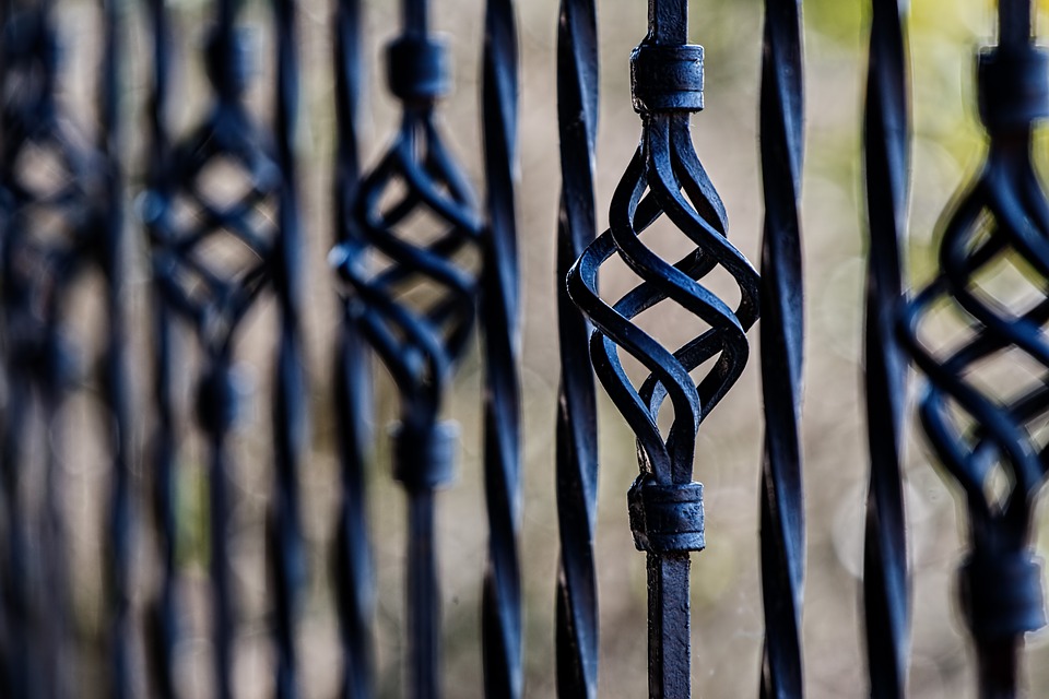 Exterior Design: Which Gate Should You Choose for Your Home?