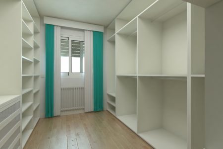 Open or Closed Dressing Room: Which Is Better?